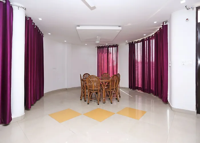 Oyo 10198 Hotel Aris