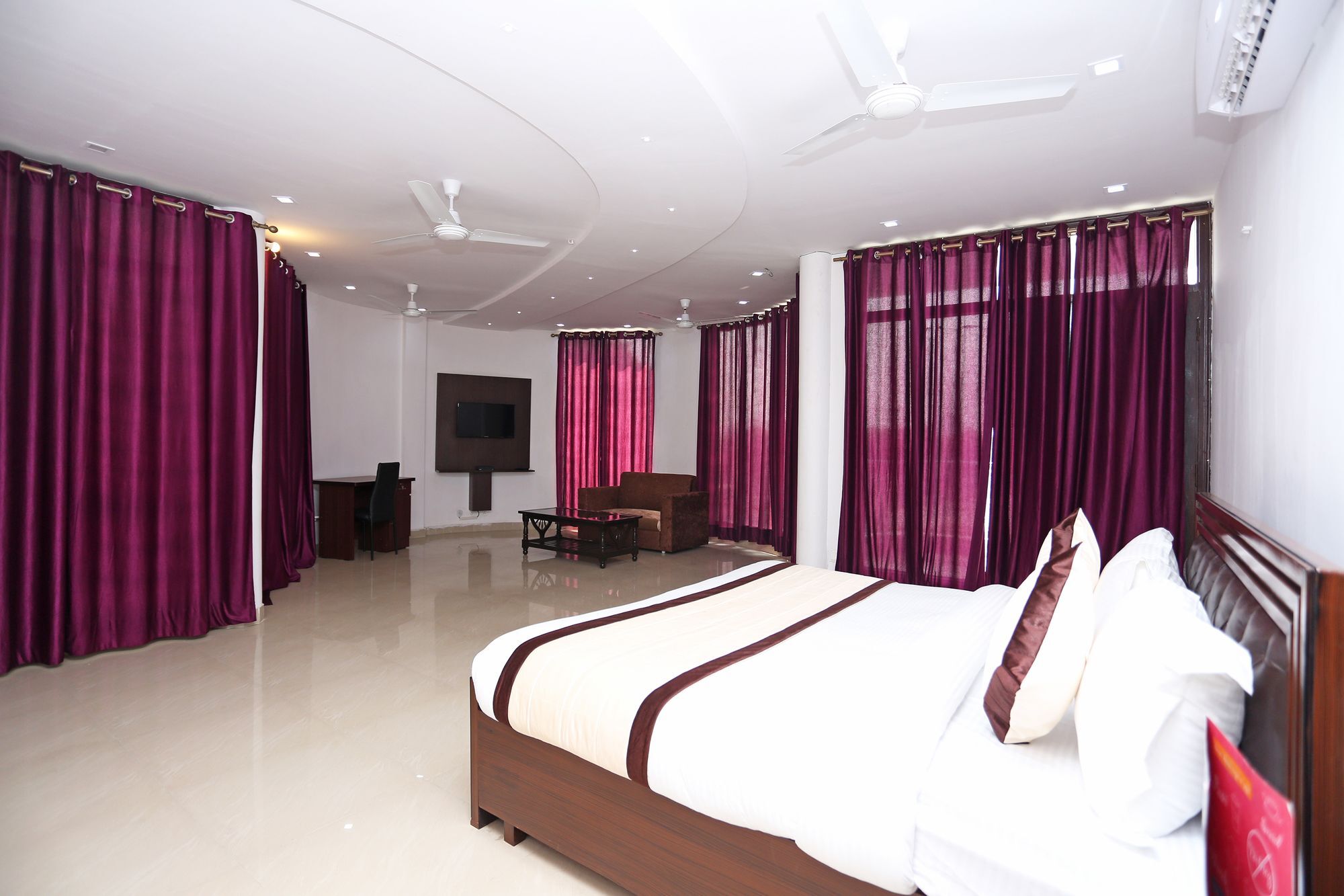Oyo 10198 Aris 2* Lucknow