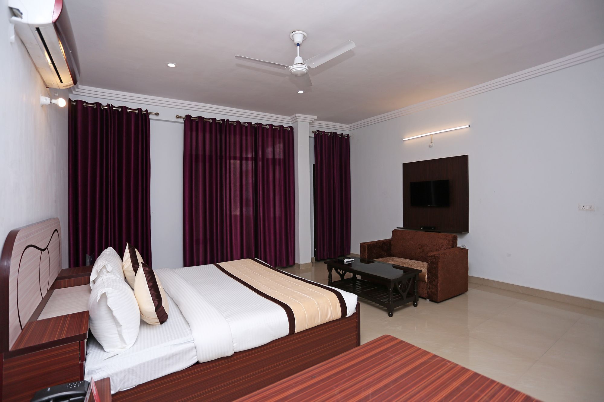 Oyo 10198 Aris Lucknow